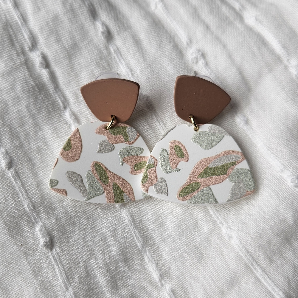 Stylish Geometric Earrings - Brown and White
